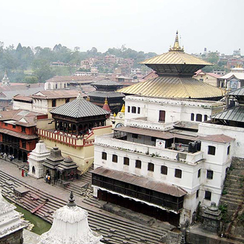 काठमाडौं । शिवरात्रीका बेला थुप्रै भारतीय तीर्थयात्रुहरू पशुपतिनाथको दर्शन..