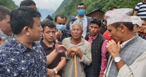 मन्त्री गुरुङद्वारा प्रभावित क्षेत्रको स्थलगत अवलोकन