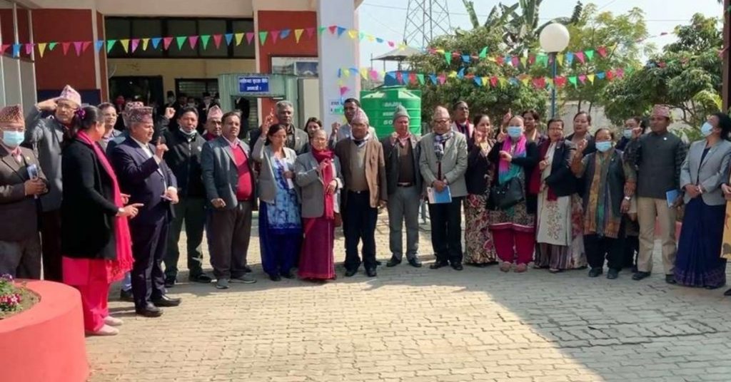 प्रदेश सभा बैठकको माग गर्दै नारावाजी