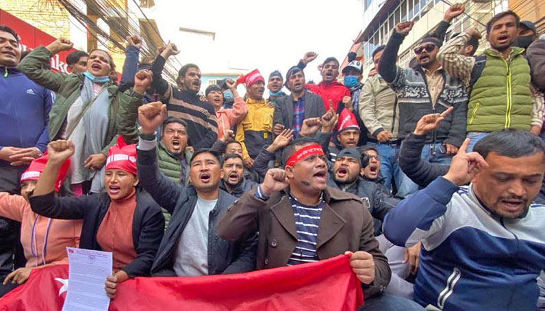 ‘वी हेट यू केपी ओली’ भन्दै प्रर्दशन