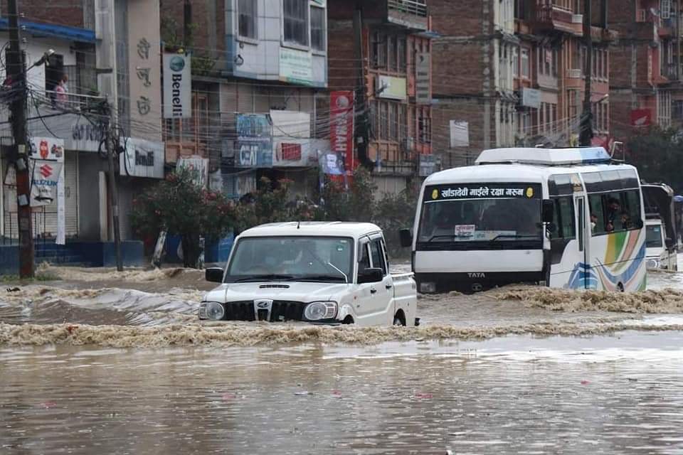 बाढीका कारण  बनेपा बजारको ‘बेहाल’