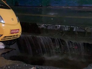 पोखराको महेन्द्रपुलमा भासियो सडक