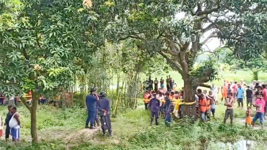 धनुषाका एक युवकले गरेआफ्नै बुवा र श्रीमतीको हत्या