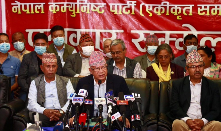 ओलीको अहंकार र व्यक्तिवादी व्यवहारका कारण एमालेमै रहन सकिएन  : माधव नेपाल