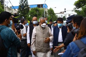 लोकतान्त्रिक समाजवादी पार्टीका नेताहरु  सनाखतका लागि निर्वाचन आयोगमा