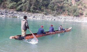 कर्णाली नदीमा डुंगा दुर्घटना हुँदा ३ जना बेपत्ता