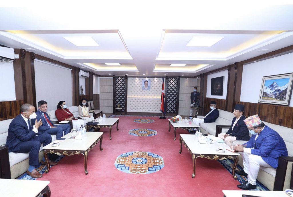 एमसिसी उपाध्यक्ष फतिमा सुमार र प्रधानमन्त्री देउवा बिच भेटघाट