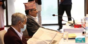 बैठकअघि एमालेसँग वार्ता गर्दै सभामुख, कुरा नमिले अवरोधबीच संसद चलाउने