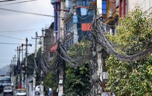 पोल भाडा नतिरेका इन्टरनेट, टेलिफोन र केबलका लाइन आजदेखि काटिँदै