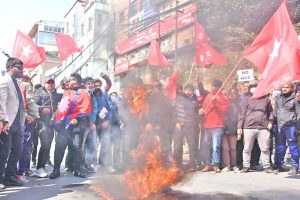 नयाँबानेश्वरमा एमसीसीविरुद्ध  आज पनि प्रदर्शन