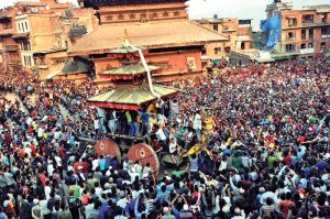 भक्तपुरमा बिस्केट जात्राको रथले चेपिएर एक जनाको मृत्यु