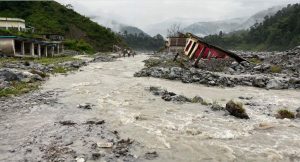 बाढीले मेलम्ची-हेलम्बु सडक अवरुद्ध