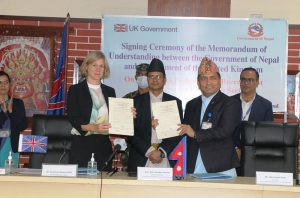बेलायतसँग नेपालले गर्‍यो श्रम सम्झौतामा हस्ताक्षर, नेपाली नर्स पठाउने बाटो खुल्यो