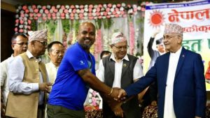 नेकपा एसका केन्द्रीय सदस्यसहित विभिन्न पार्टीका सयौं नेता एमाले प्रवेश