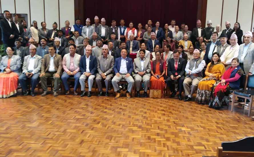 एमाले सांसदहरुलाई ओलीको निर्देशन : भोलिदेखि संसदमा आउँदैनौं, चुनावमा खटिनुस्
