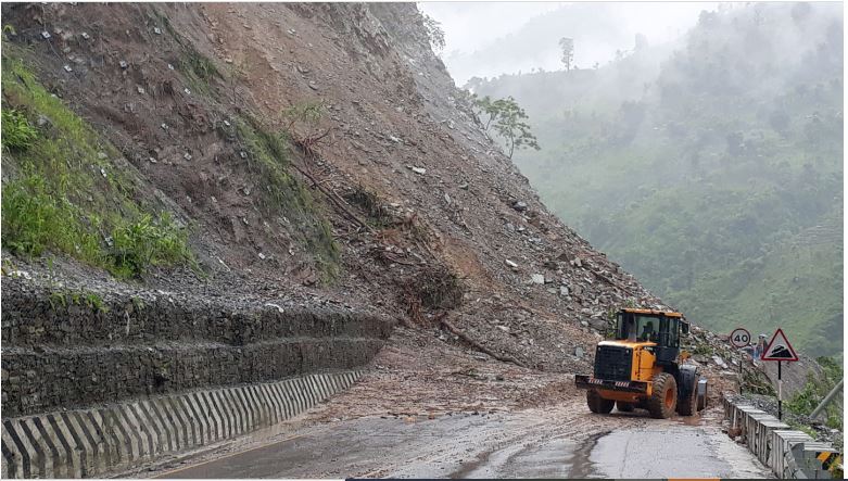 नारायणगढ-मुग्लिन र सिद्धार्थ राजमार्गको पाल्पा-बुटवल खण्ड अवरुद्ध