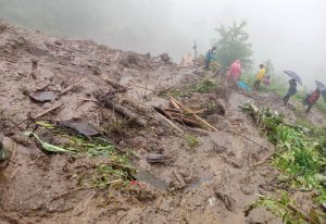 अछाममा पहिरोले घर बगाउँदा १६ जना बेपत्ता, उद्धार र खोजी जारी
