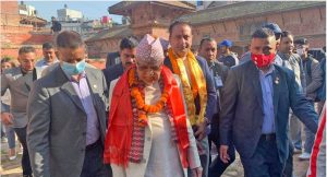 दर्शनका लागि त्रिपुरेश्वरको महादेव मन्दिर पुगे  एमाले अध्यक्ष ओली