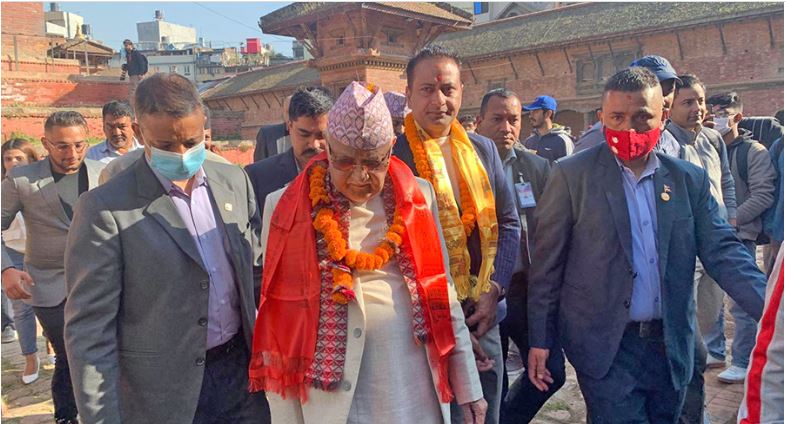 दर्शनका लागि त्रिपुरेश्वरको महादेव मन्दिर पुगे  एमाले अध्यक्ष ओली