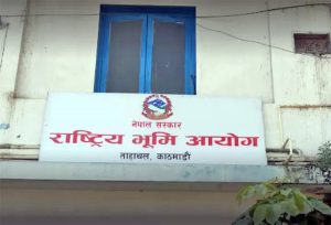 सुकुम्बासीलाई तत्काल नहटाउन भूमि आयोगको आग्रह