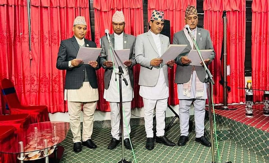 कर्णालीका नवनियुक्त चार मन्त्रीले लिए शपथ कर्णालीका नवनियुक्त चार मन्त्रीले लिए शपथ