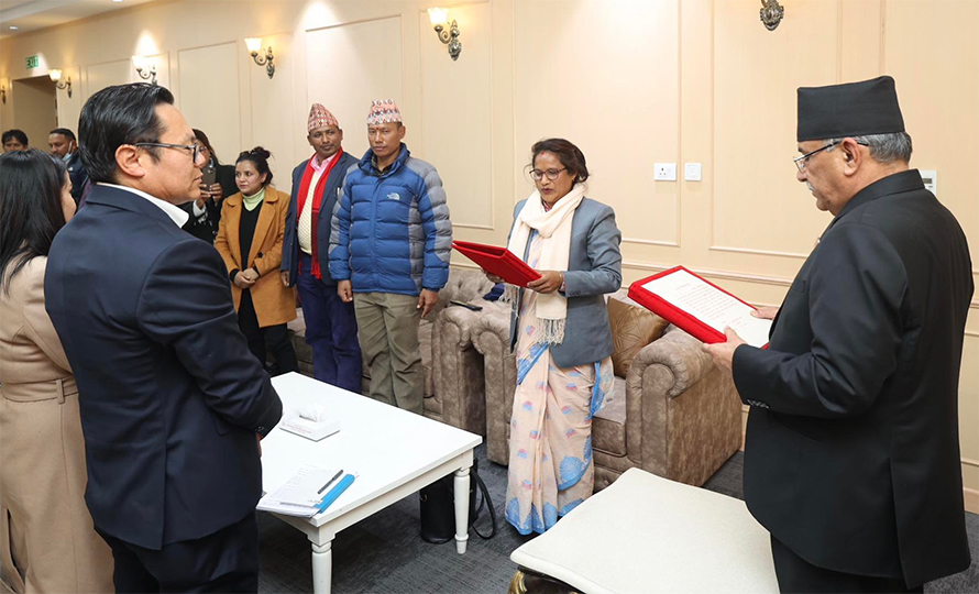 पर्यटन राज्यमन्त्री शिर्पालीले लिइन् शपथ पर्यटन राज्यमन्त्री शिर्पालीले लिइन् शपथ