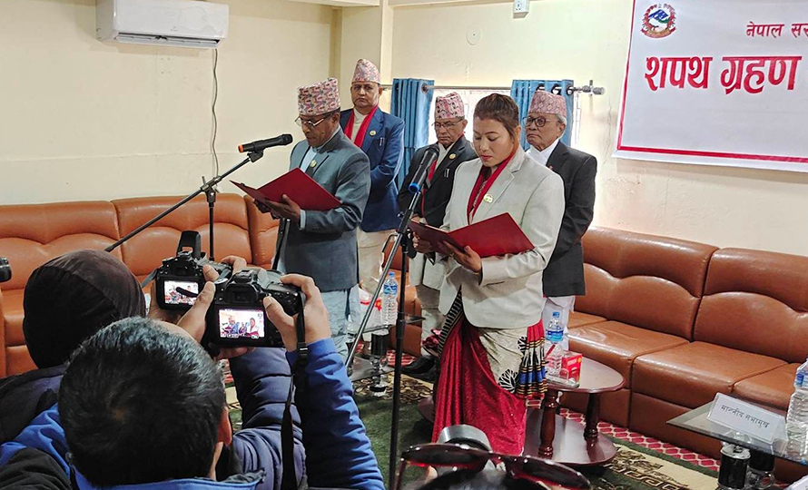 लुम्बिनीका सभामुख र उपसभामुखले लिए शपथ लुम्बिनीका सभामुख र उपसभामुखले लिए शपथ