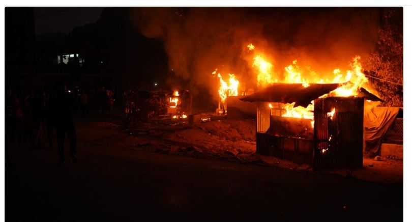 माछापोखरीमा आन्दोलनकारीले जलाए अस्थायी प्रहरी बिट माछापोखरीमा आन्दोलनकारीले जलाए अस्थायी प्रहरी बिट