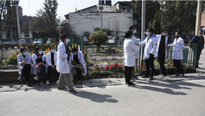 चिकित्सकको आन्दोलन स्थगित, सरकारसँग ६ बुँदे सहमति