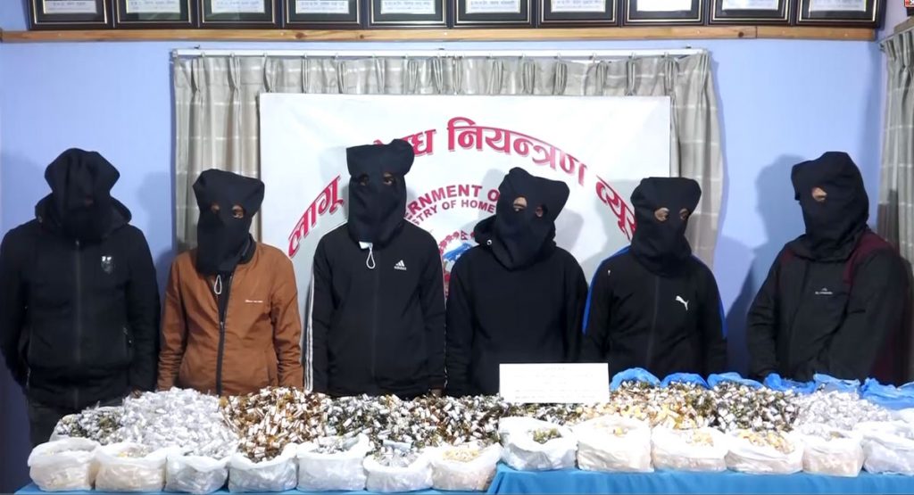ठूलो मात्रामा प्रतिबन्धित लागूऔषधसहित विमानस्थलबाट ६ जना पक्राउ ठूलो मात्रामा प्रतिबन्धित लागूऔषधसहित विमानस्थलबाट ६ जना पक्राउ
