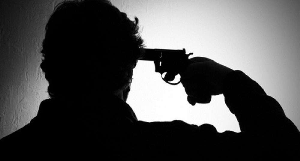 टाउकोमा गोली हानी प्रहरी जवानले गरे आत्महत्या टाउकोमा गोली हानी प्रहरी जवानले गरे आत्महत्या