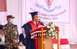 सरकारी अस्पताललाई स्वास्थ्य विज्ञानको शैक्षिक केन्द्रका रुपमा विकास गर्दैछौं : प्रधानमन्त्री