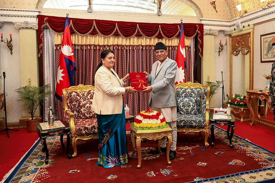 सरकारले राष्ट्रपति समक्ष बुझायो उपलब्धीसहितको वार्षिक प्रतिवेदन