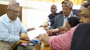 लुम्बिनीको मुख्यमन्त्रीमा कांग्रेस नेता डिल्ली चौधरीद्वारा दाबी पेश
