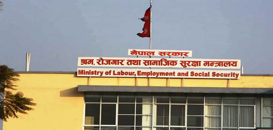 सरकारले हटायो दुई वर्षे श्रम स्वीकृतिको प्रावधान सरकारले हटायो दुई वर्षे श्रम स्वीकृतिको प्रावधान