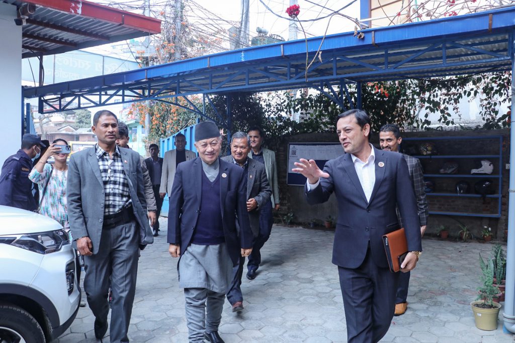 रास्वपाको कार्यालयमै पुगेर नेम्वाङले मागे भोट