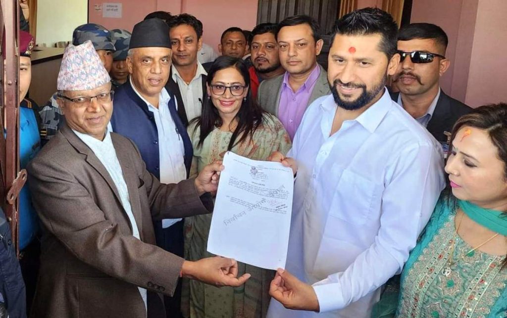 चितवन–२ मा रवि लामिछानेले गराए मनोनयन दर्ता