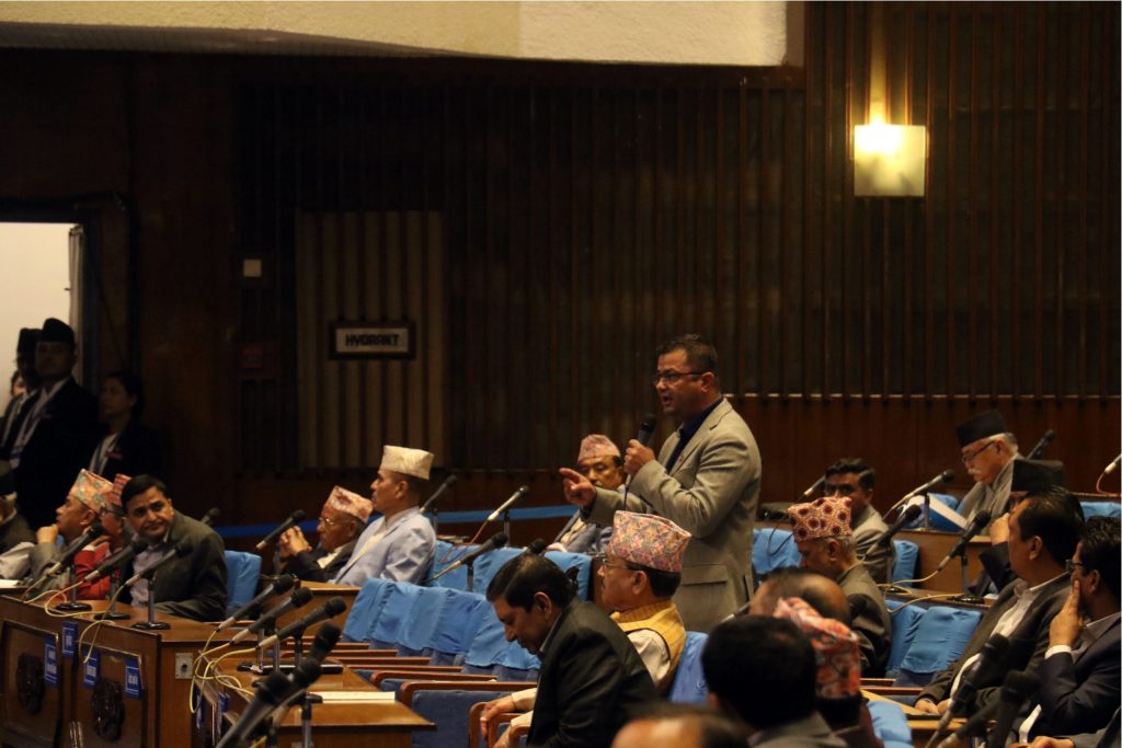 माओवादी नेतृत्वलाई एमालेको प्रश्न : लडाकुको नाममा लिएको ९५ करोड कहाँ गयो ?