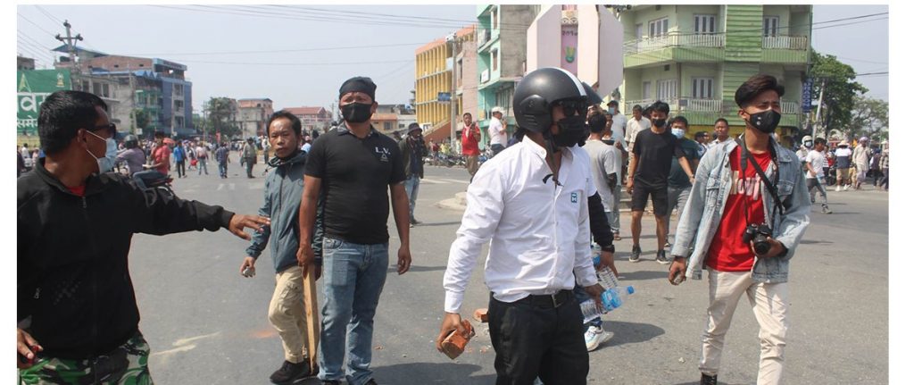 विराटनगरमा झडप, प्रहरीले हान्यो अश्रुग्यास