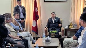 गृहमन्त्रीलाई कांग्रेस युवा नेताहरूले भने : हामी साथमा छौँ, खुट्टा नकमाउनू