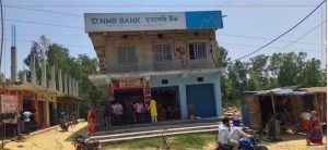 महोत्तरीमा दिनदहाडै लुटियो एनएमबी बैंक
