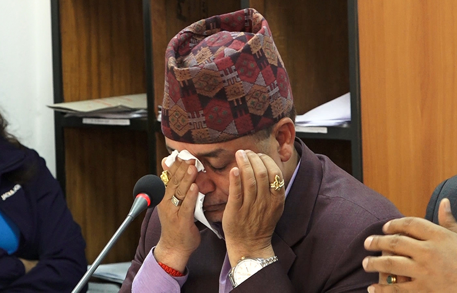 सदस्य सचिवले रुँदै भने, ‘पशुपतिको जलहरीमा सुन कम भए फाँसी चढ्न तयार छु’