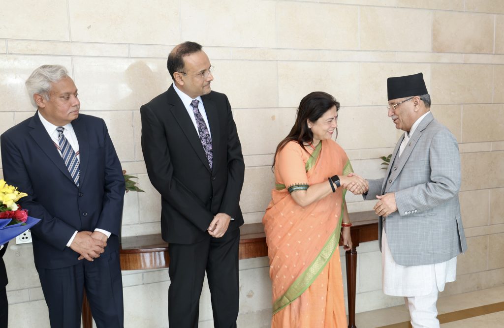 भारत भ्रमण सकेर प्रधानमन्त्री स्वदेश फिर्ता, राज्यमन्त्री लेखीले गरिन् विदाइ