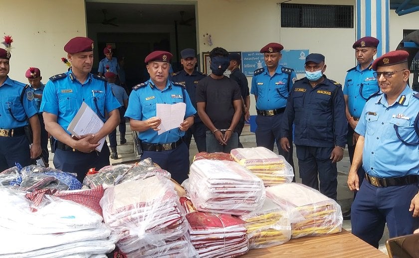 ५४ लाख बढीको सुनसहित एक युवक पक्राउ