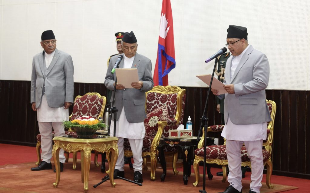हरिकृष्ण कार्कीले लिए प्रधानन्यायाधीशको शपथ हरिकृष्ण कार्कीले लिए प्रधानन्यायाधीशको शपथ