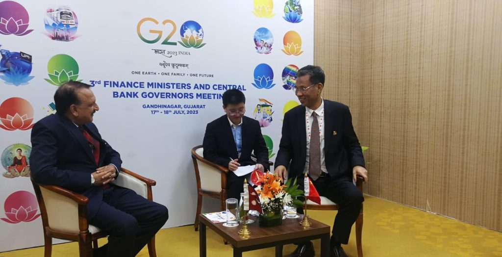 अर्थमन्त्री डा. महत र चिनियाँ अर्थमन्त्री लिउ कुनबीच भारतमा भेटवार्ता