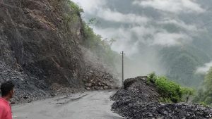 नारायणगढ–मुग्लिन सडक दुईतर्फी नै अवरुद्ध