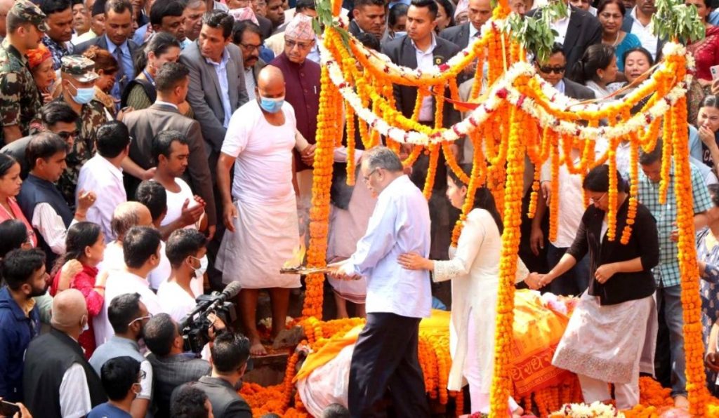 सीताको अन्तिम विदाइ : प्रचण्ड, रेणु र गंगाले दिए दागबत्ती