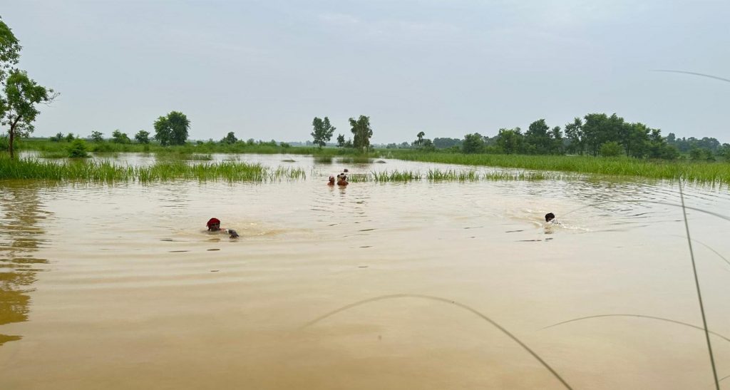 सर्लाहीमा बाढीबाट दुई जनाको मृत्यु, ७२ जनाको उद्धार