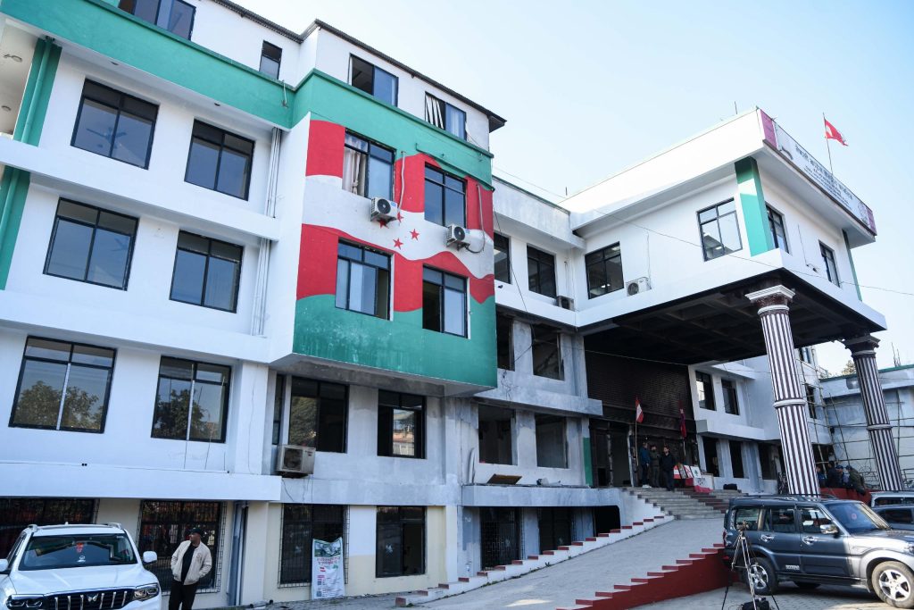 कांग्रेस विवाद सर्वोच्चमा: आयोगको निर्णयविरुद्ध देउवा पक्षको रिटमाथि सुनुवाइ जारी